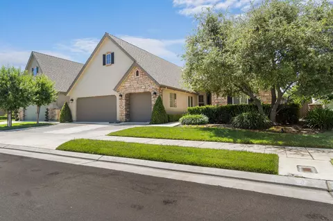 564 W Trenton Ave, Clovis, CA 93619 photo 3
