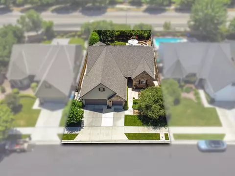 564 W Trenton Ave, Clovis, CA 93619 photo 52