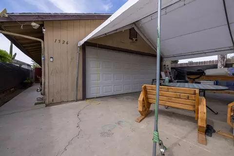 1526 N Oak Park St, Visalia, CA 93291