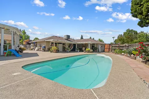 1737 Swift Ave, Clovis, CA 93611 photo 26