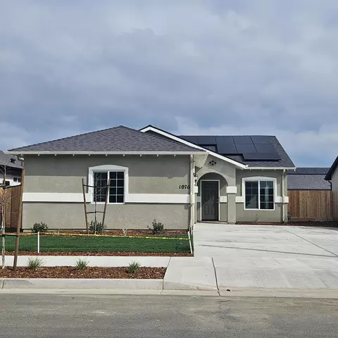 1076 S Mesa Oak St, Porterville, CA 93257