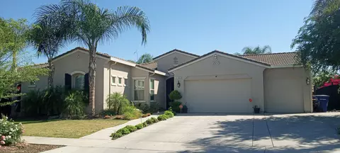 1037 W Sage Brush Way, Hanford, CA 93230