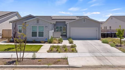 3726 N Hermosa St, Visalia, CA 93291