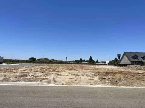 4303 S Chatham St, Visalia, CA 93277