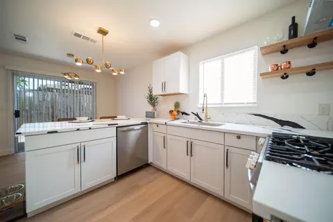 219 E Prospect Ave, Visalia, CA 93291 photo 4