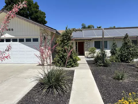 568 S Acacia Dr, Lemoore, CA 93245 photo 2