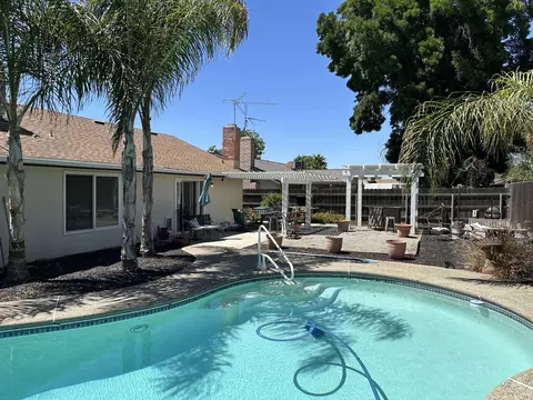 568 S Acacia Dr, Lemoore, CA 93245 photo 17