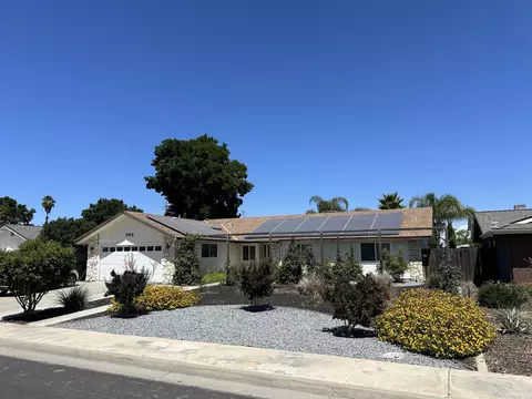 568 S Acacia Dr, Lemoore, CA 93245