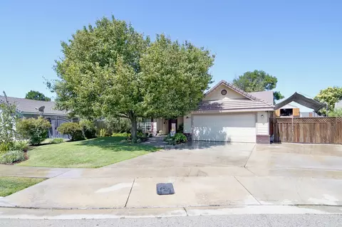 445 S Latimer St, Tulare, CA 93274