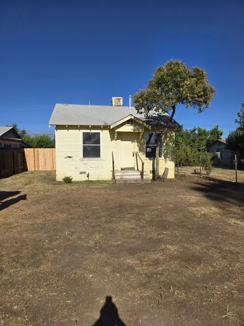 220 S A St, Tulare, CA 93274
