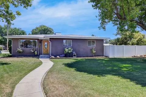 956 Avon Dr, Tulare, CA 93274