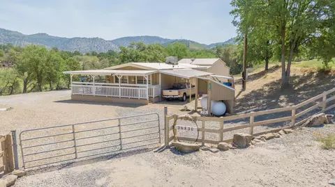 36830 Ripple Ln, Squaw Valley, CA 93675