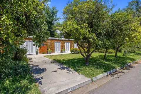1414 W Meadow Ave, Visalia, CA 93277