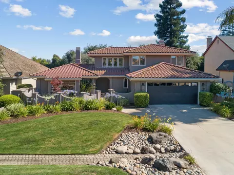 5641 W Sweet Dr, Visalia, CA 93291