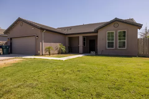3045 S Elsinore St, Tulare, CA 93274