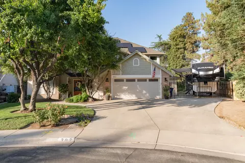 302 Fallbrook Cir, Reedley, CA 93654