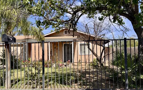 204 S Palm St, Woodlake, CA 93286