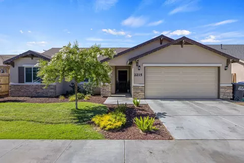 2215 E Delta Ct, Visalia, CA 93292
