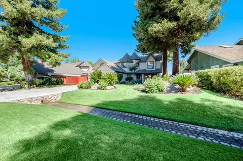 5500 W Sweet Dr, Visalia, CA 93291