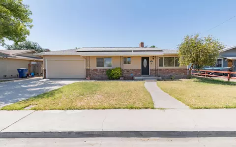 1445 Mulberry Ln, Lemoore, CA 93245