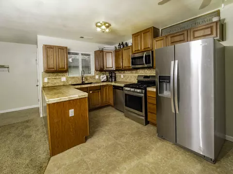 15884 Jasmine Ave #C, Ivanhoe, CA 93235 photo 3
