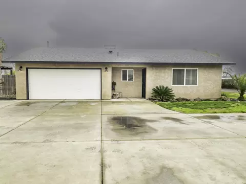 15884 Jasmine Ave #C, Ivanhoe, CA 93235