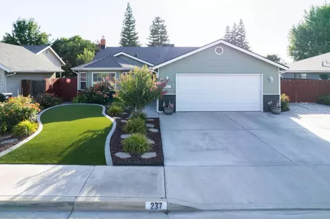 237 Silver Maple Pl, Porterville, CA 93257