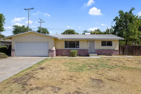 1504 W Robin Dr, Visalia, CA 93291