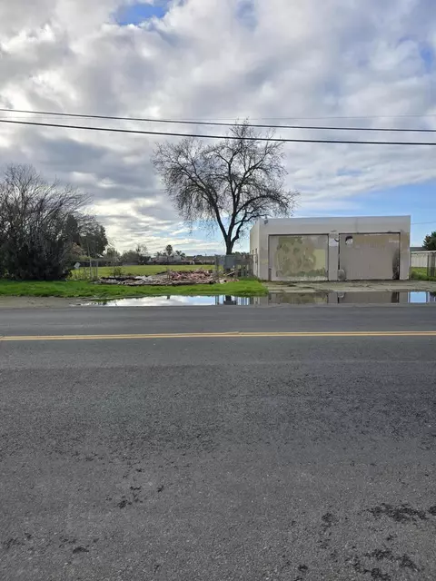 1915 E Houston Ave, Visalia, CA 93292