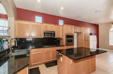 1259 Paradise Loop, Lemoore, CA 93245 photo 3