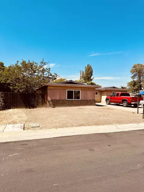 1626 W Dorothea Ave, Visalia, CA 93277