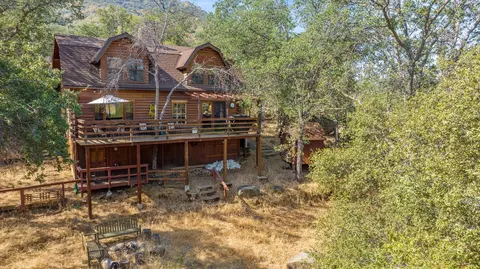 45287 Hammond Dr, Three Rivers, CA 93271 photo 3