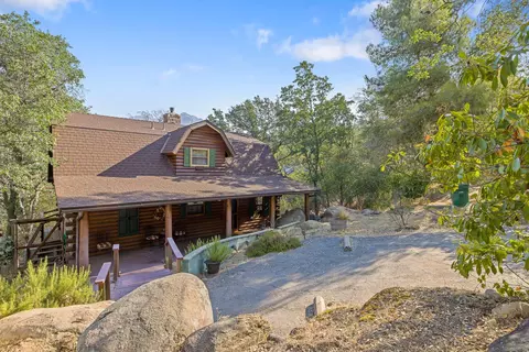 45287 Hammond Dr, Three Rivers, CA 93271