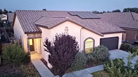 1010 S Crumal St, Visalia, CA 93292