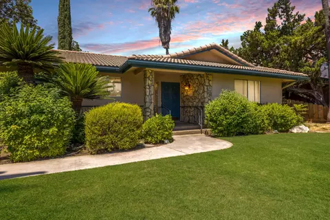 777 N Dickran Dr, Tulare, CA 93274