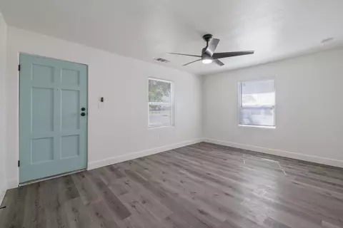 446 W Myrtle St, Hanford, CA 93230 photo 5