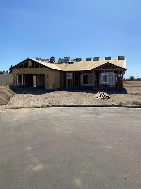 1189 S Chess Terrace Pl E, Porterville, CA 93257
