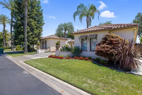 2320 N Maselli St, Visalia, CA 93291