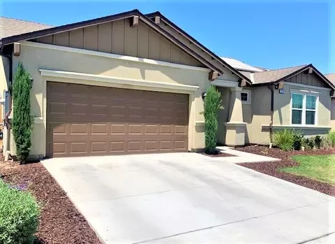 3220 Spring Sails Ave, Tulare, CA 93274 photo 2