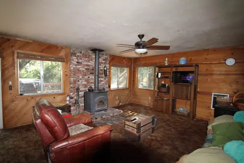 1183 Bourbon Dr, Springville, CA 93265 photo 3