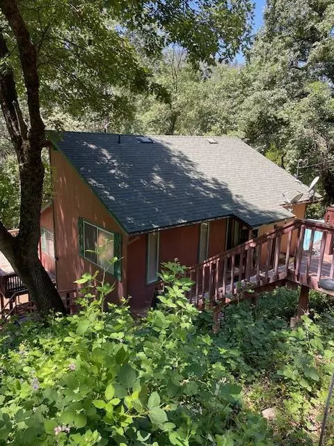 1183 Bourbon Dr, Springville, CA 93265
