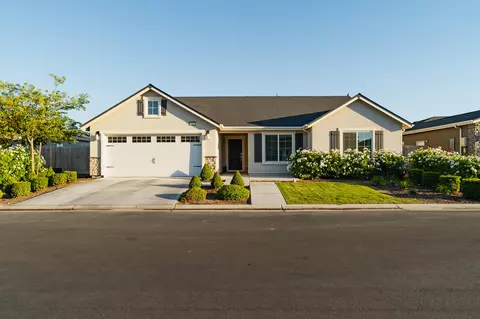 1767 Softwind Dr, Tulare, CA 93274