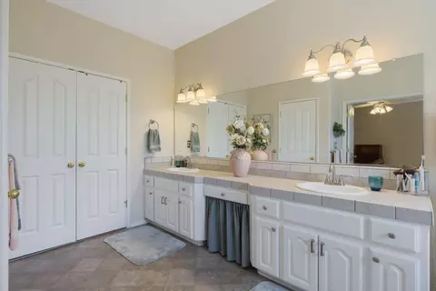 1041 Lords Ct, Lemoore, CA 93245 photo 32