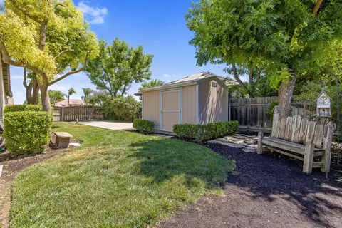 1041 Lords Ct, Lemoore, CA 93245 photo 53