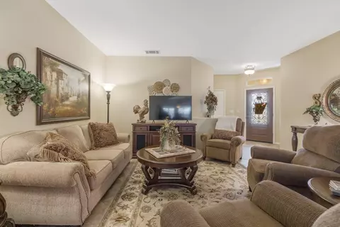 1041 Lords Ct, Lemoore, CA 93245 photo 12