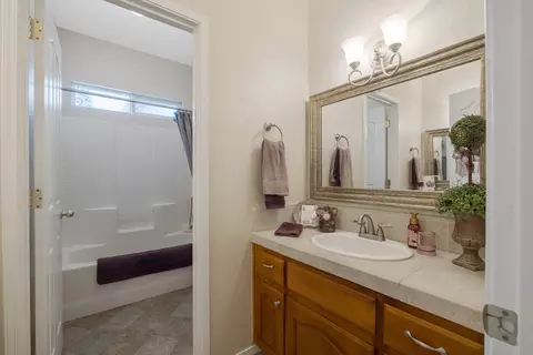 1041 Lords Ct, Lemoore, CA 93245 photo 20