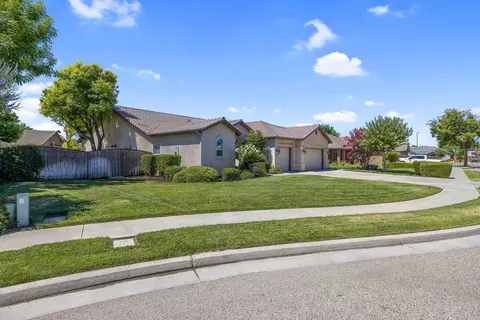 1041 Lords Ct, Lemoore, CA 93245 photo 4