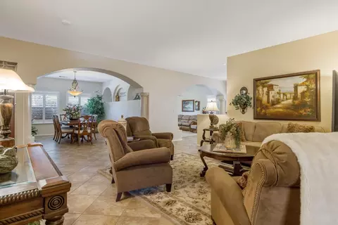 1041 Lords Ct, Lemoore, CA 93245 photo 8