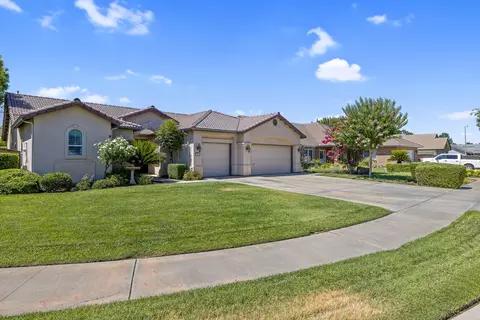 1041 Lords Ct, Lemoore, CA 93245 photo 3
