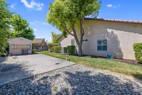 1041 Lords Ct, Lemoore, CA 93245 photo 57